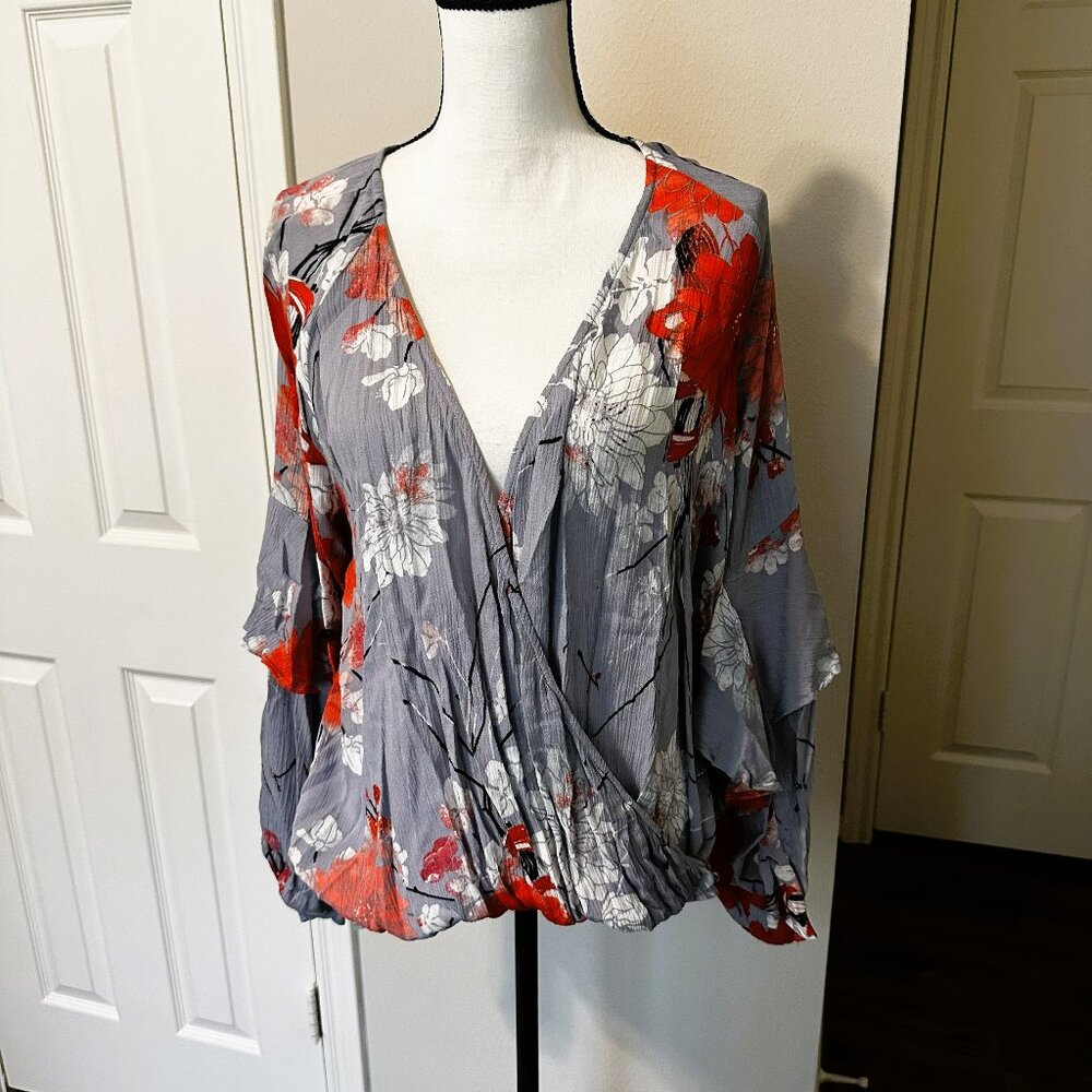 Gorgeous boho style floral top - Size L